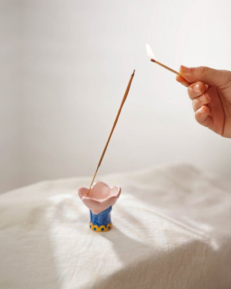 Porte-encens en forme de tulipe avec détails floraux