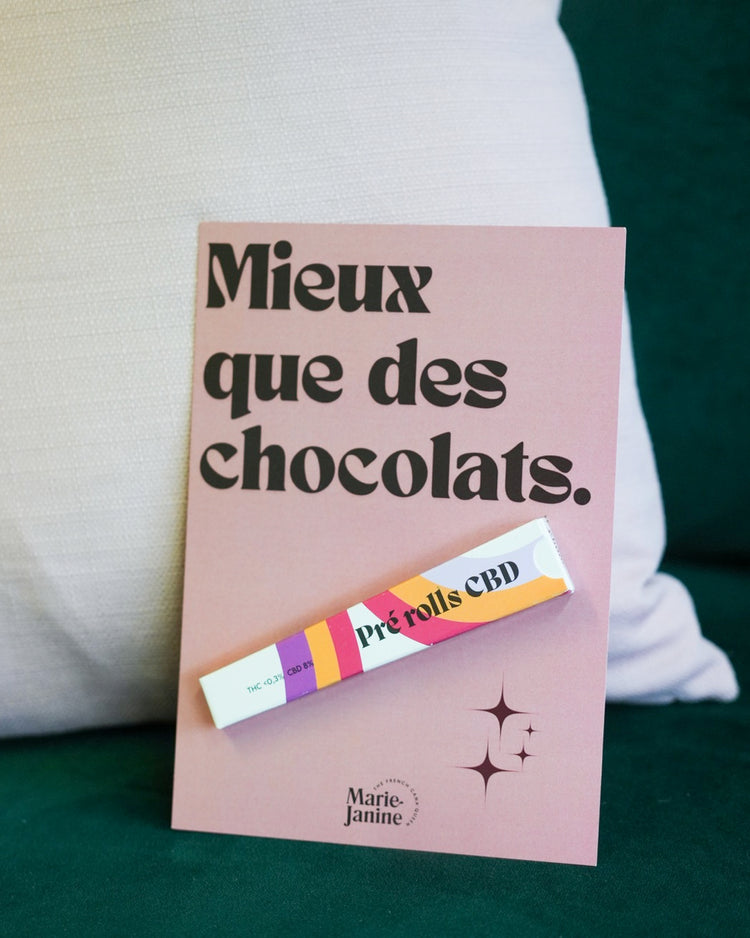 Pré-roll CBD sur fond clair, avec texture de papier naturel.