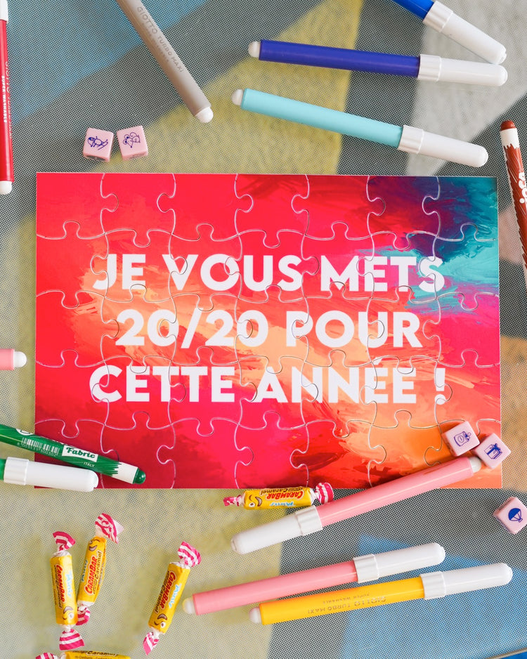 Puzzle coloré avec des illustrations scolaires et 35 pièces.