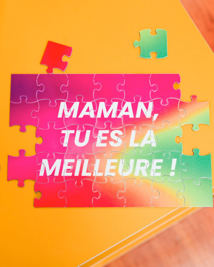 Puzzle avec inscription affectueuse pour maman, vue de face.
