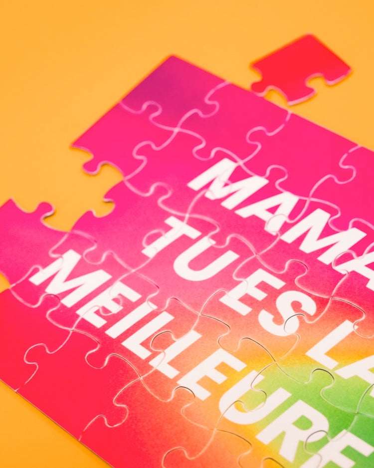 Puzzle coloré avec inscription affectueuse pour maman.