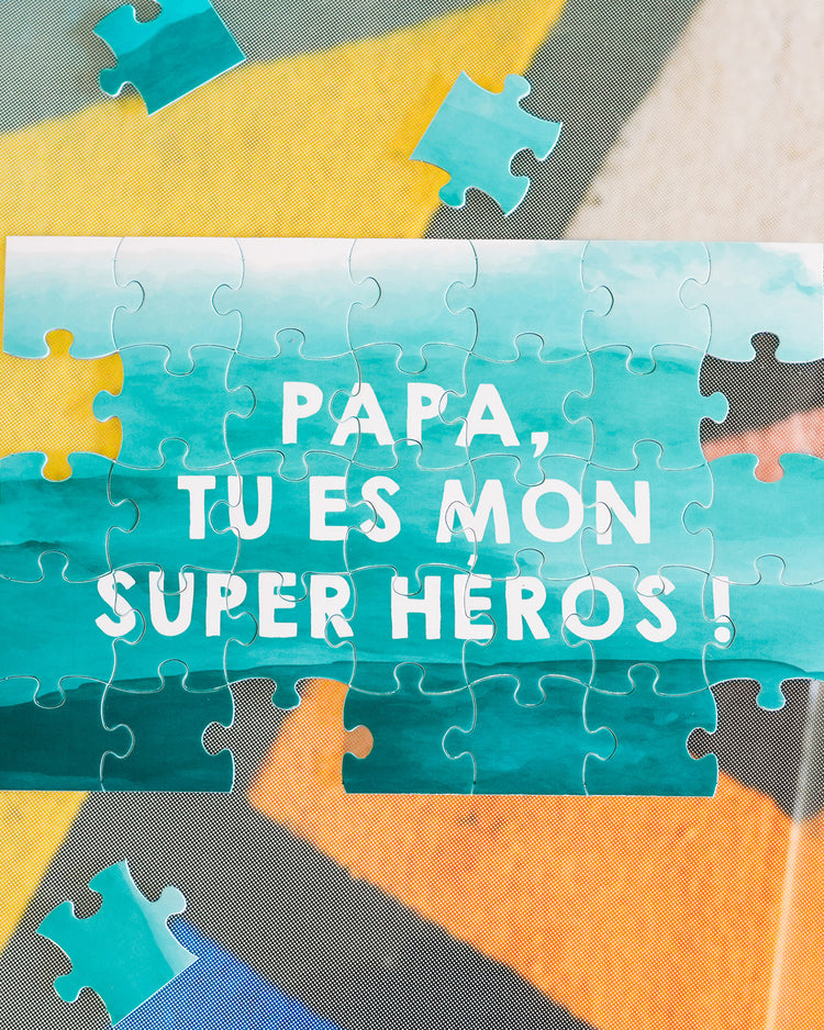 Puzzle coloré avec le message pour papa en gros caractères