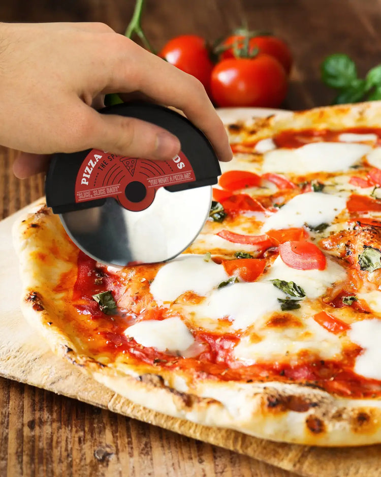 Roulette à pizza vinyle avec motif de disque sur la poignée
