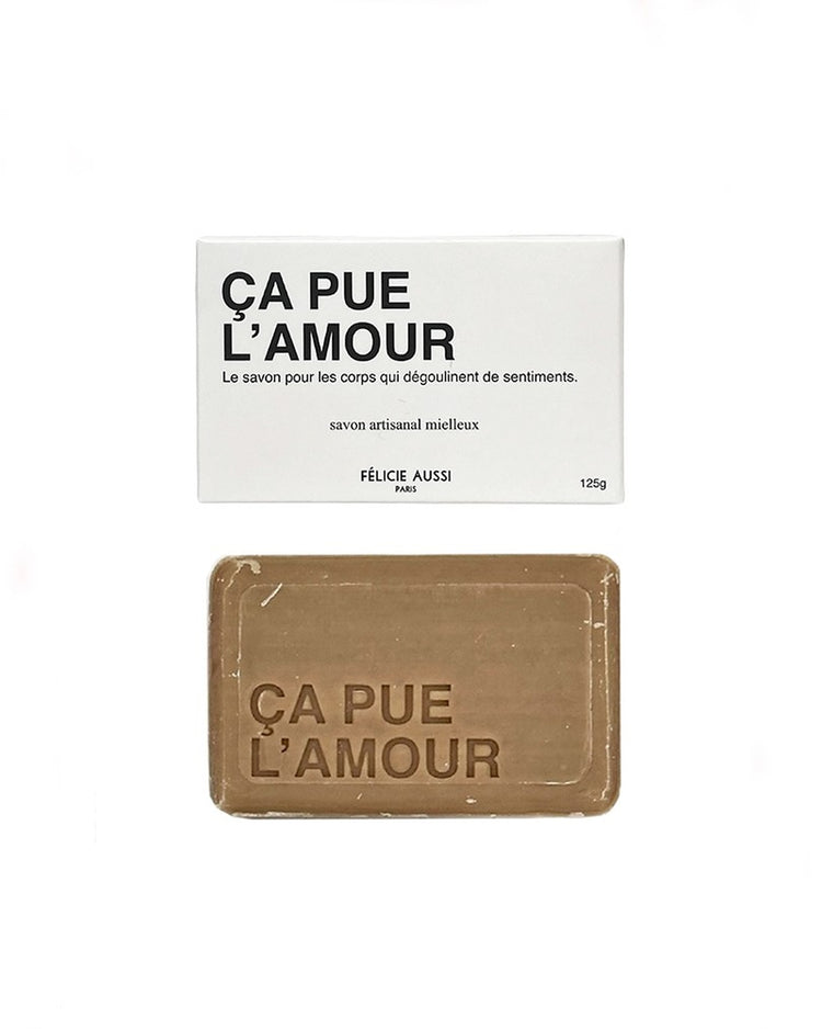 Savon artisanal en forme de cœur avec étiquette humoristique