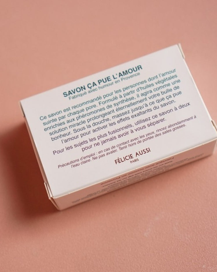 Savon artisanal en forme de cœur avec étiquette humoristique