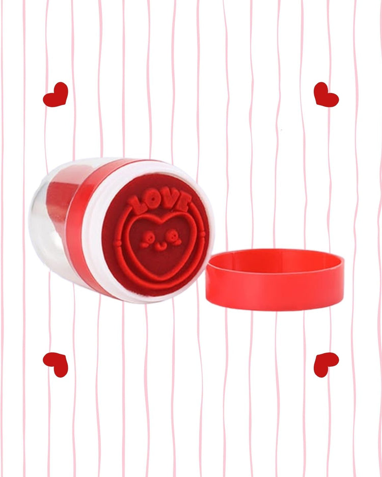 Tampon en forme de coeur avec un motif délicat sur le dessus
