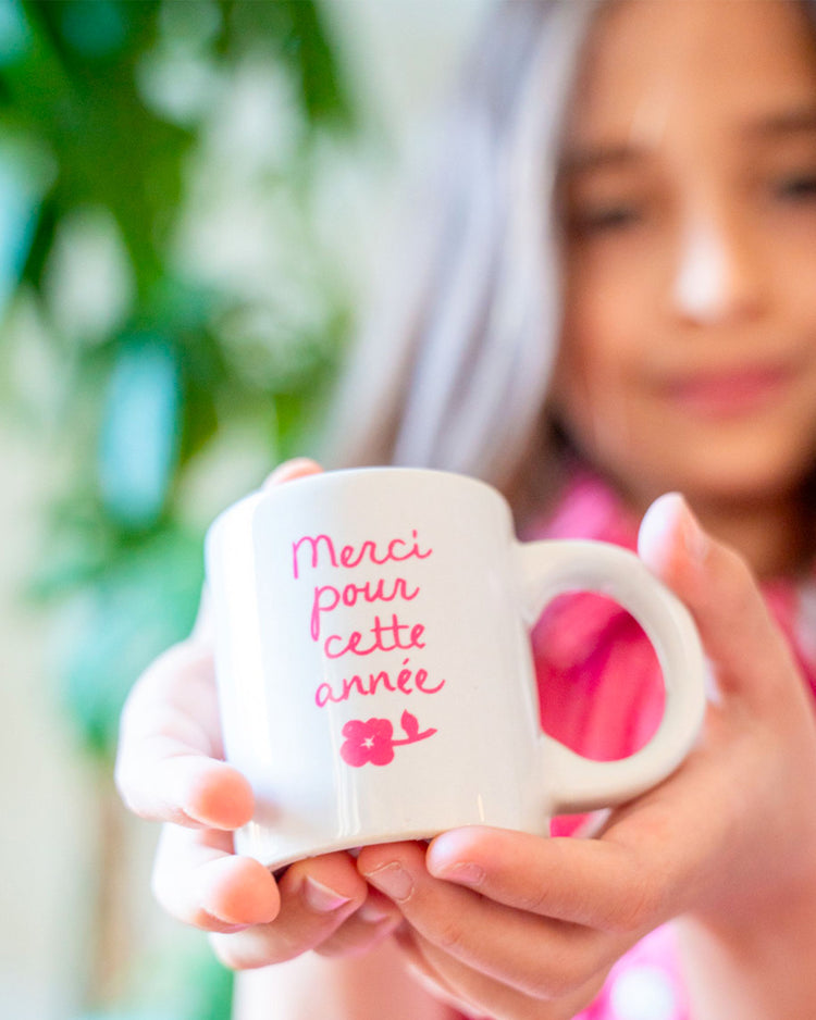 Tasse à café avec inscription 'Merci pour cette année' en gros plan