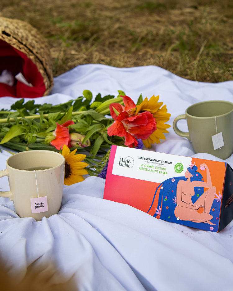 Coffret de 12 dosettes de thé CBD avec motifs floraux