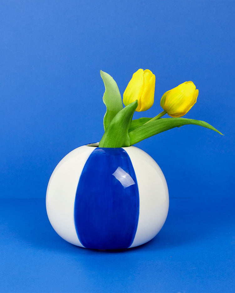 Vase en forme de ballon de plage avec rayures colorées
