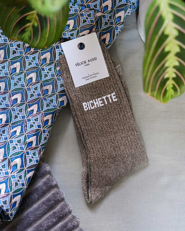 Chaussettes à paillettes avec inscription Bichette en gros plan.