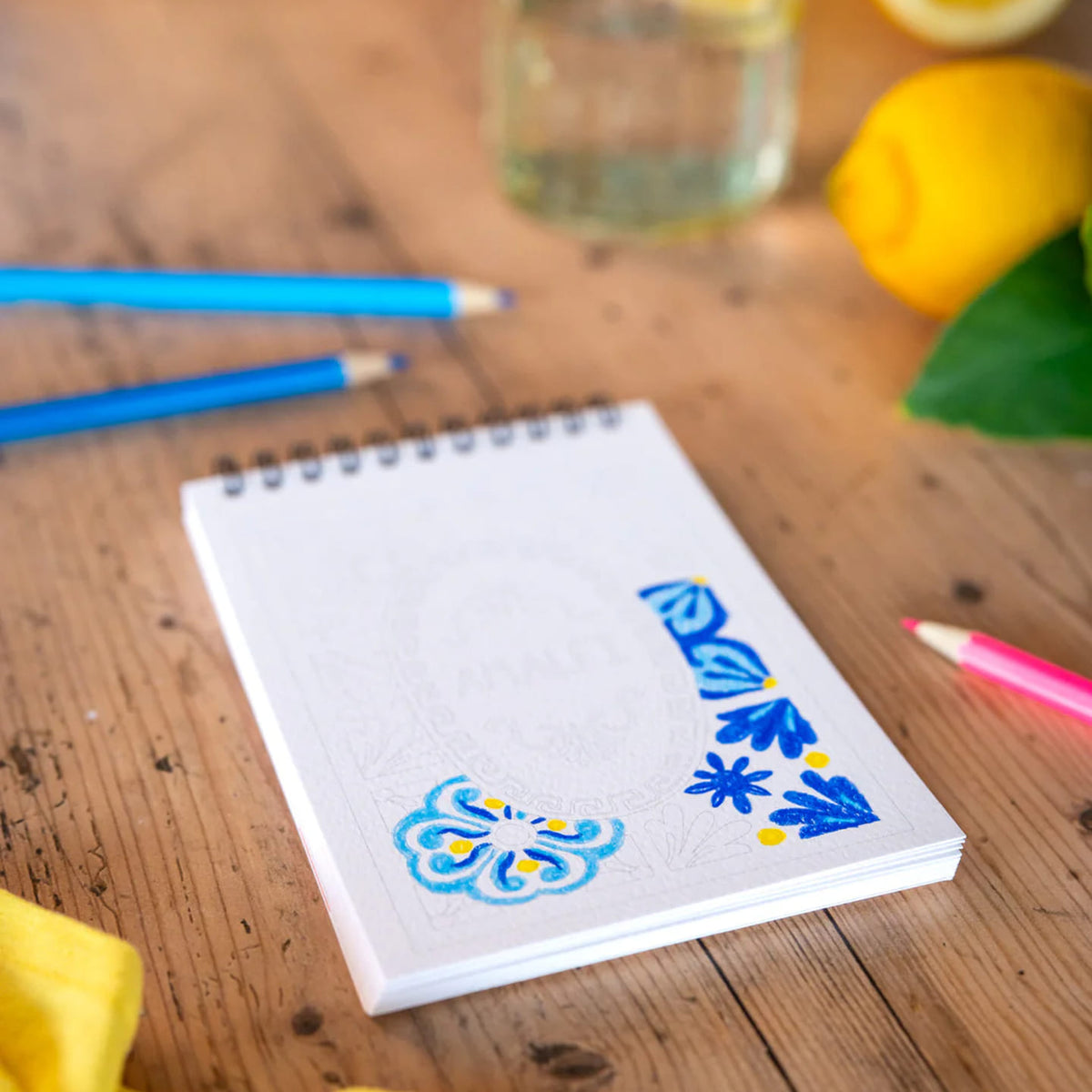 Carnet de coloriage Felicità avec motifs floraux détaillés