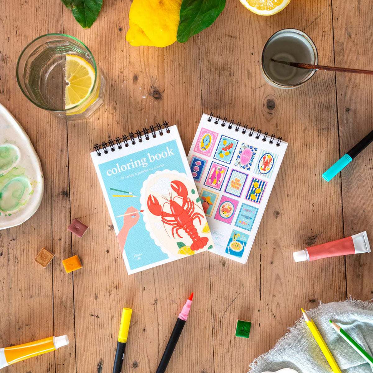 Carnet de coloriage Felicità avec motifs fleuris en gros plan