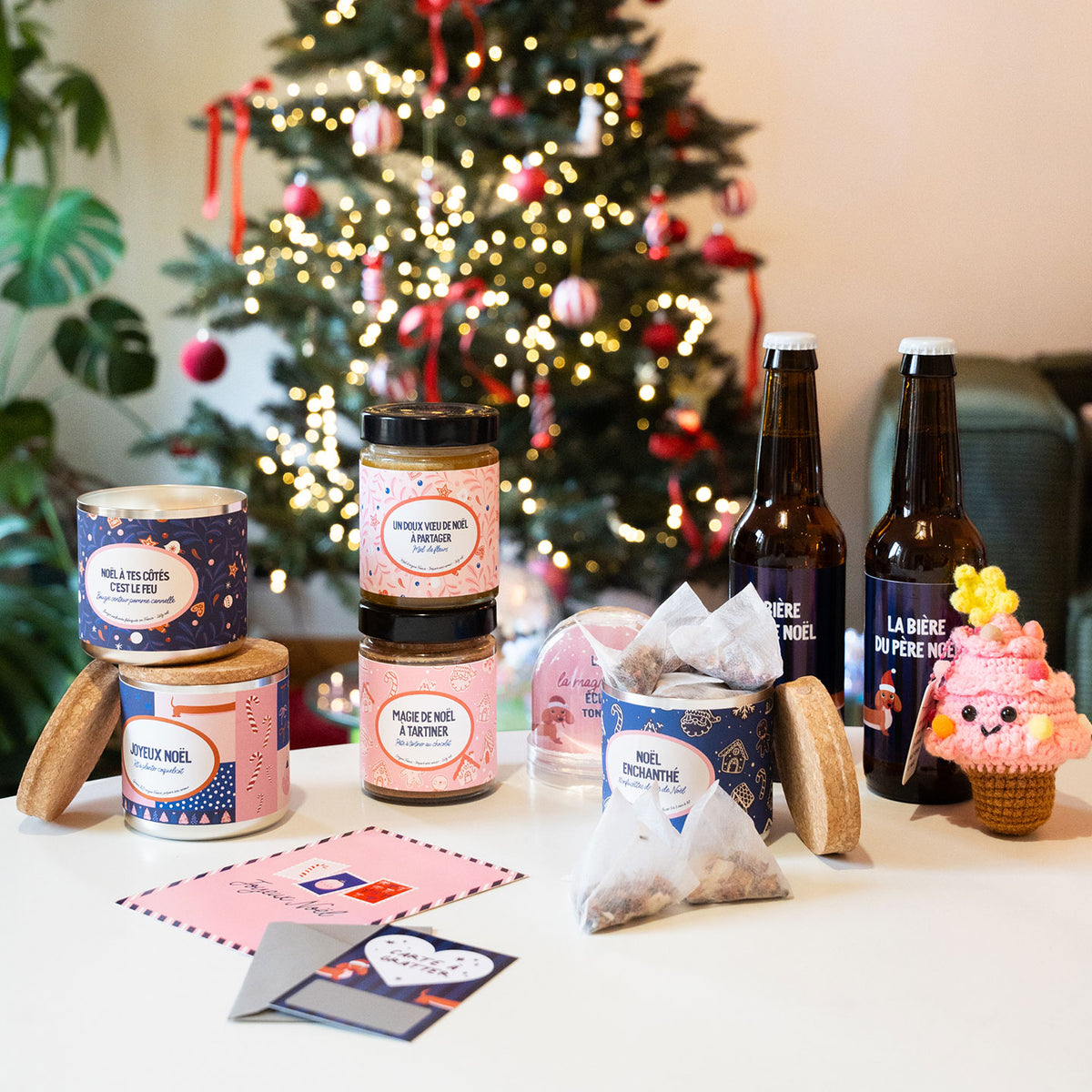 Bière du Père Noël avec un teckel festif en premier plan
