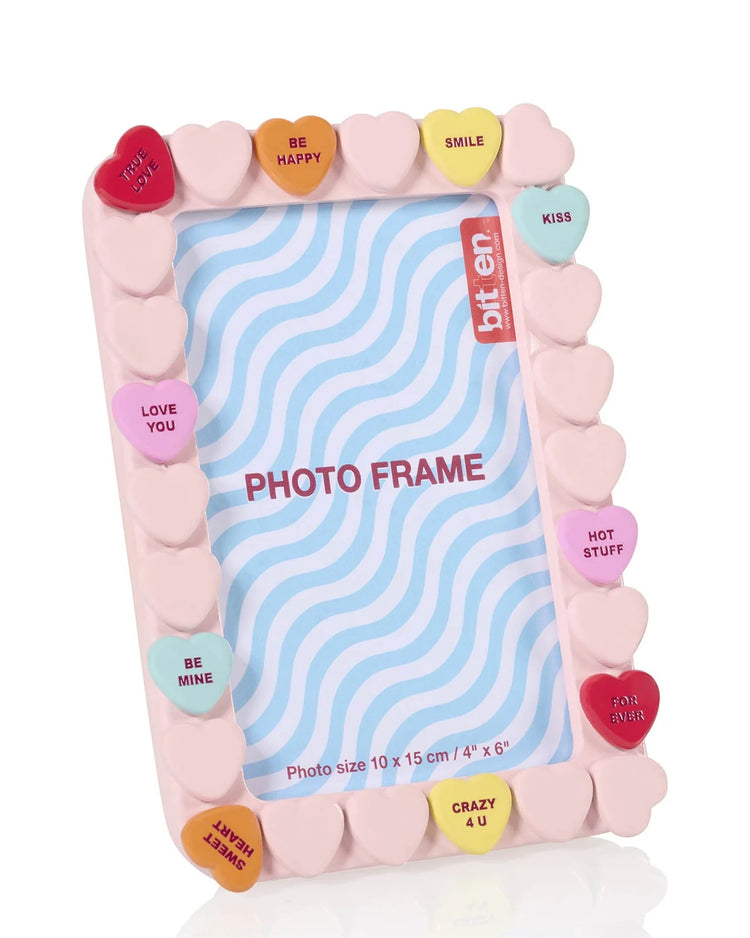 Cadre photo XOXO avec motifs de cœurs colorés et messages doux