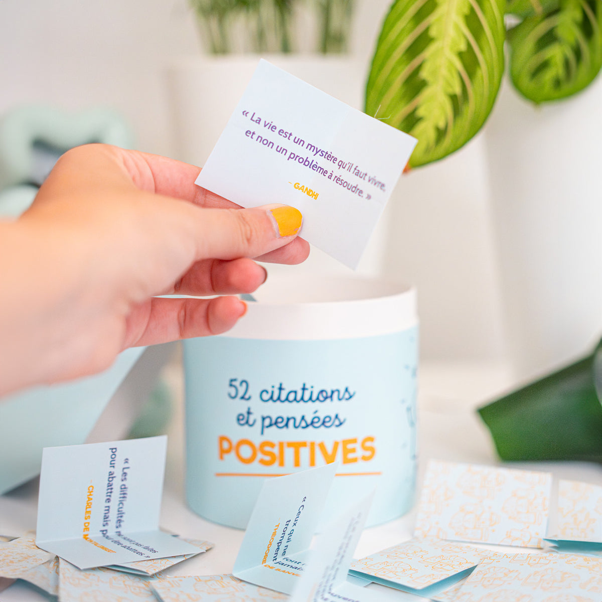 Citations positives sur un fond clair, avec une typographie colorée.