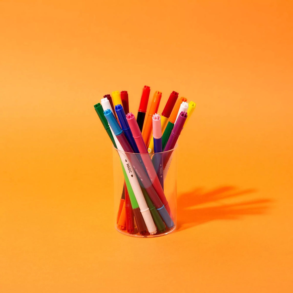 Lot de 16 feutres OMY avec capuchons colorés et motifs variés