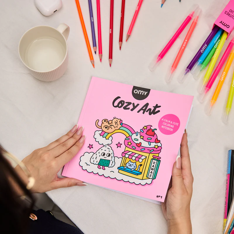 Couverture du carnet de coloriage Cozy Art avec motifs kawaii