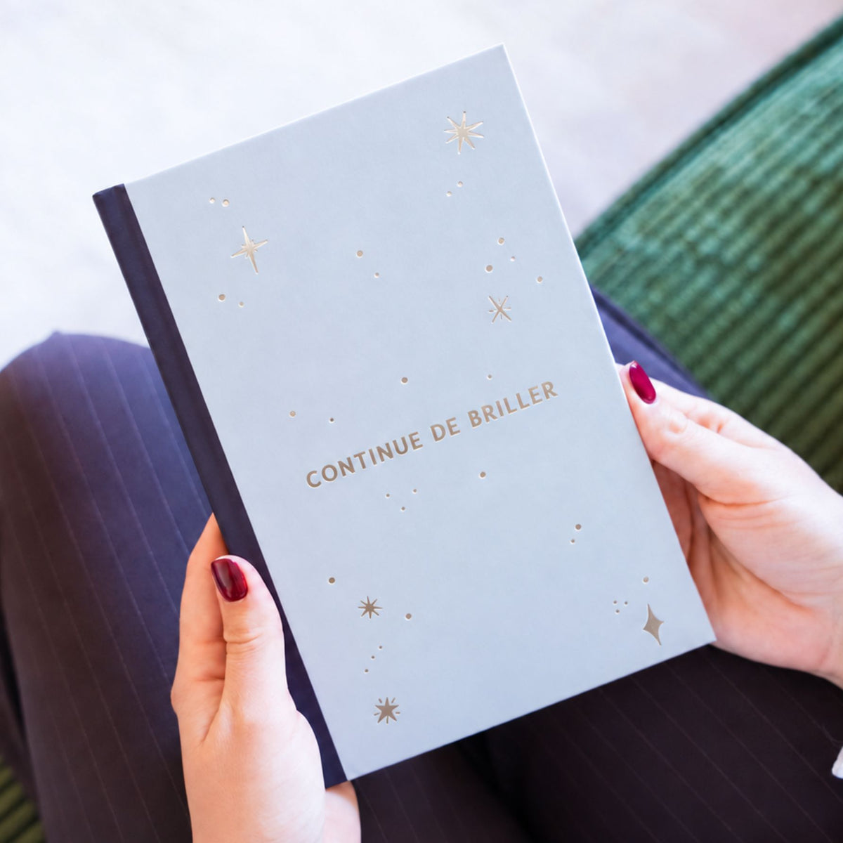 Carnet ouvert montrant ses 100 pages blanches et le message inspirant
