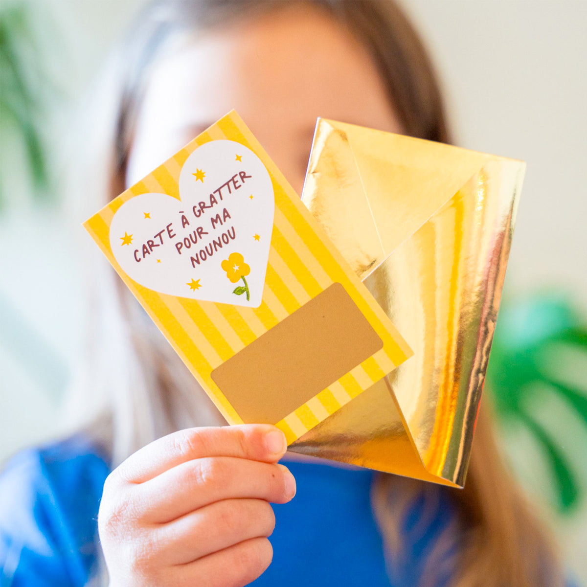 Carte à gratter avec design coloré et message caché