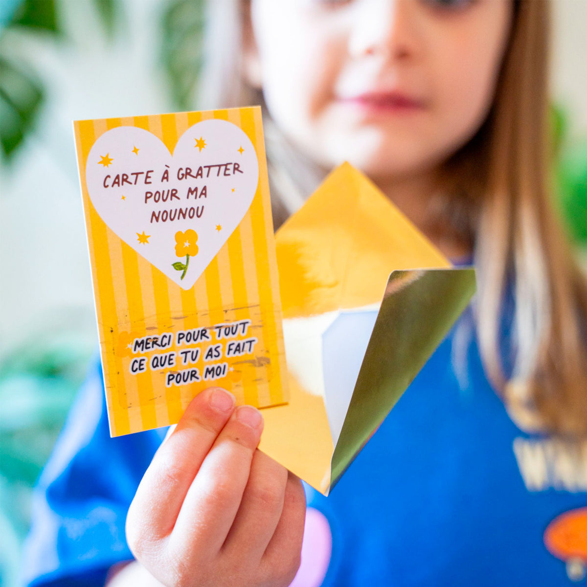 Carte à gratter pour nounou avec design coloré et message caché