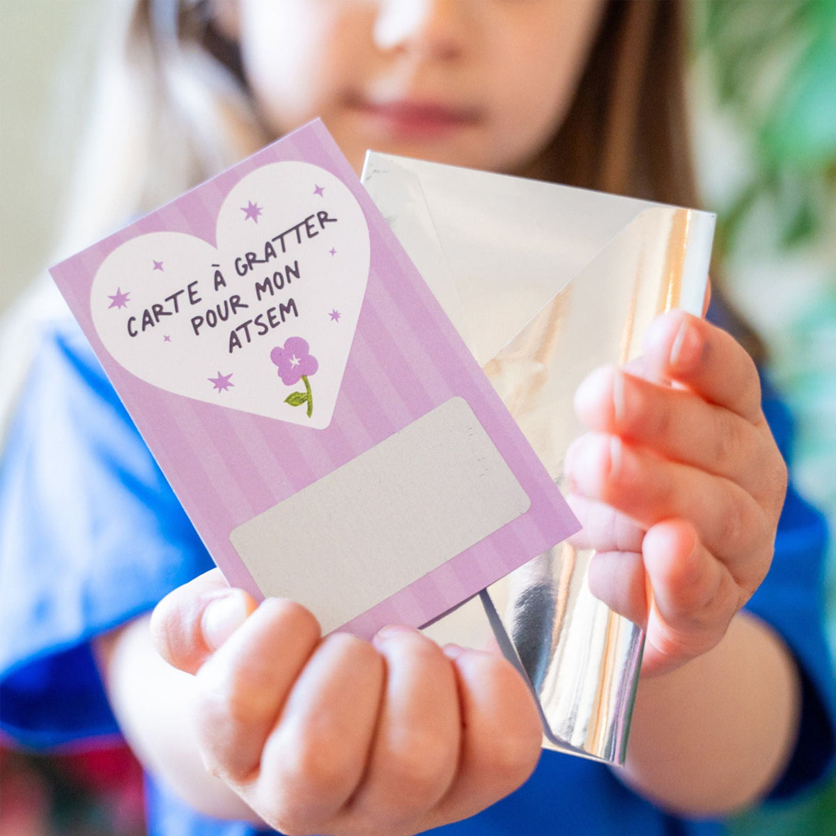 Carte à gratter avec message caché pour remercier l'Atsem