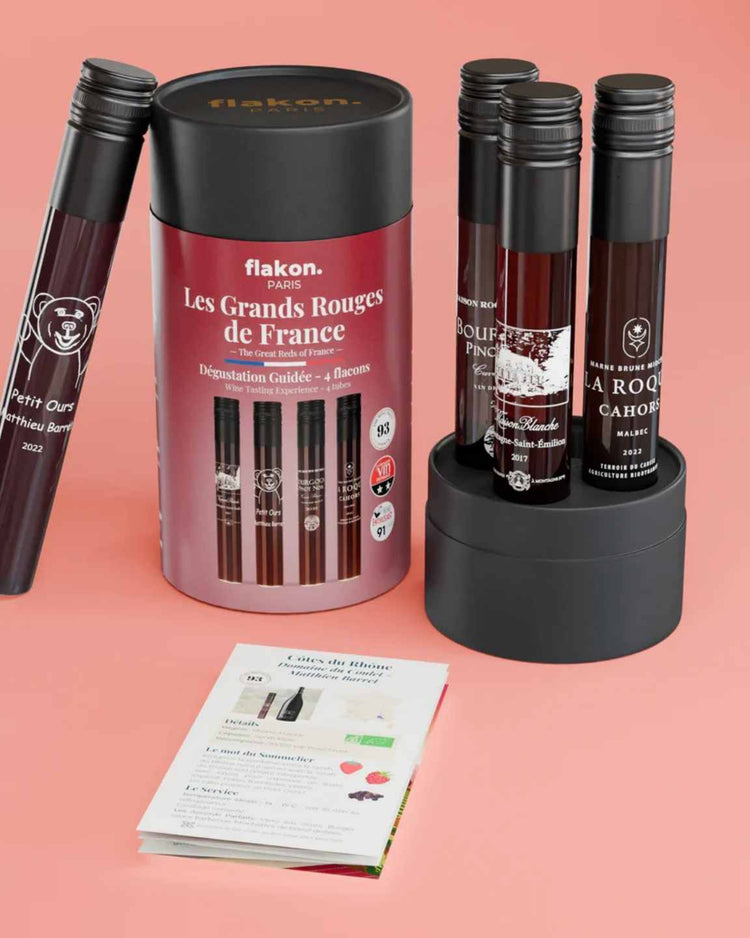 Coffret de grands crus avec flacons élégants en présentation