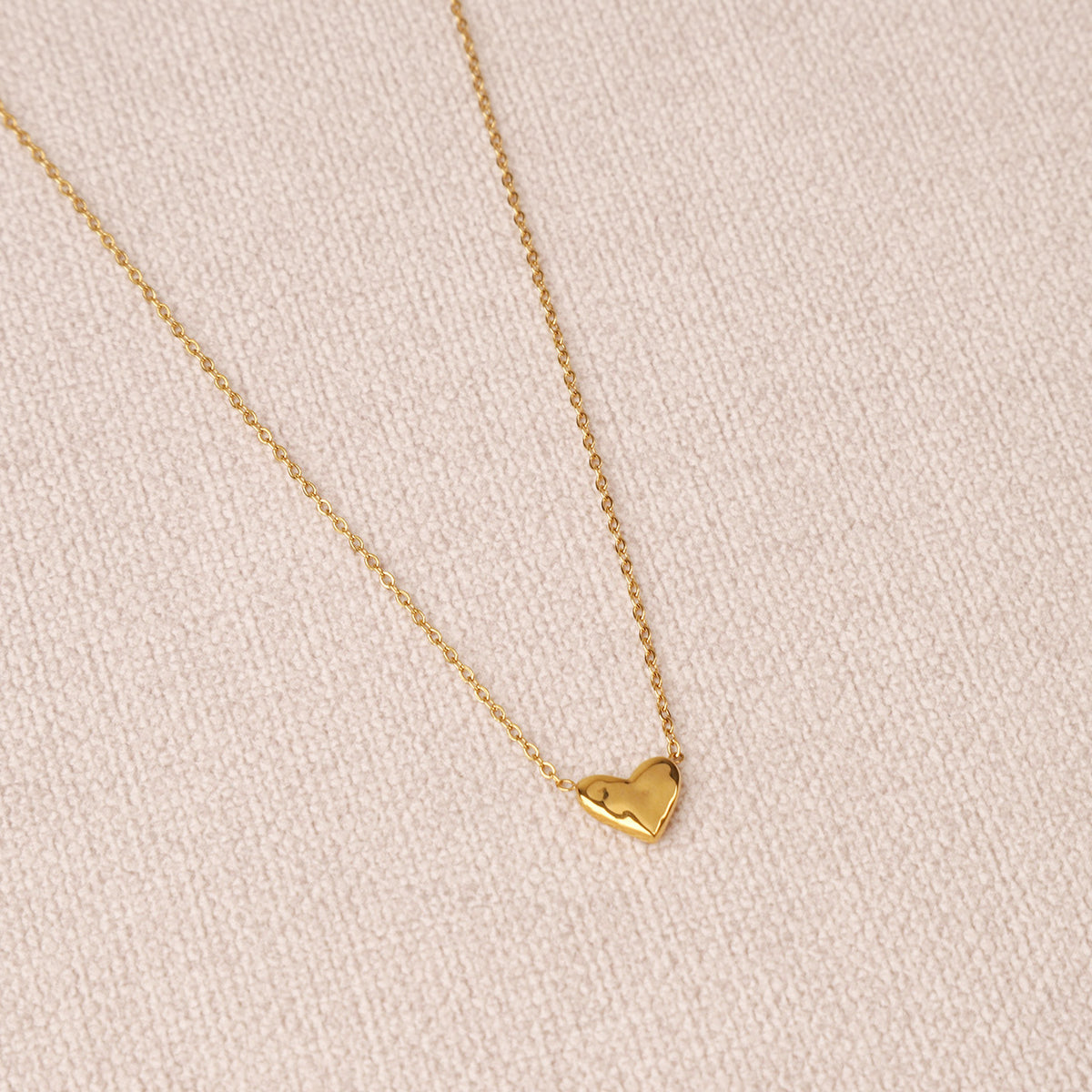 Collier en acier inoxydable avec pendentif cœur doré