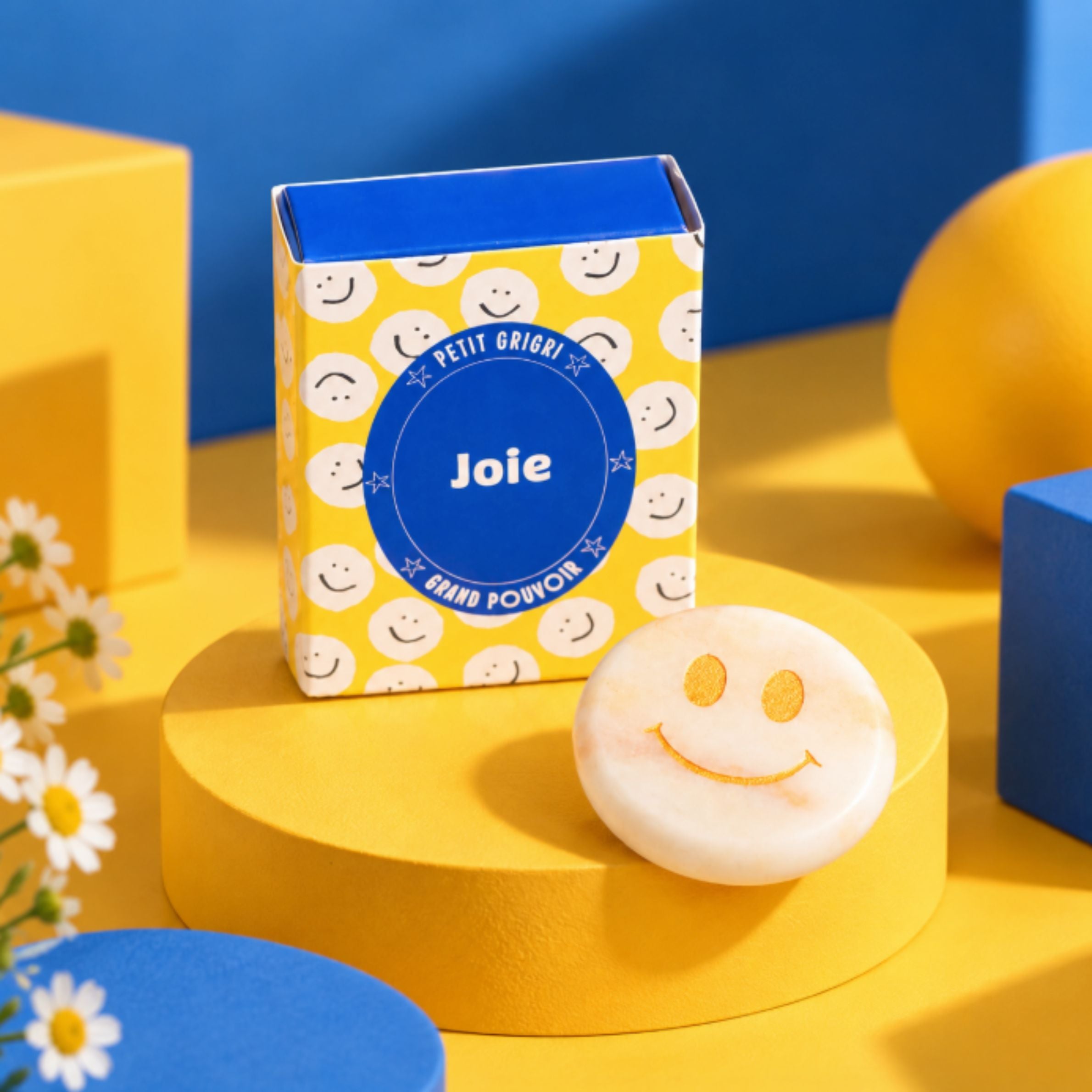 Petit grigri Joie en pierre de jade jaune avec un visage souriant