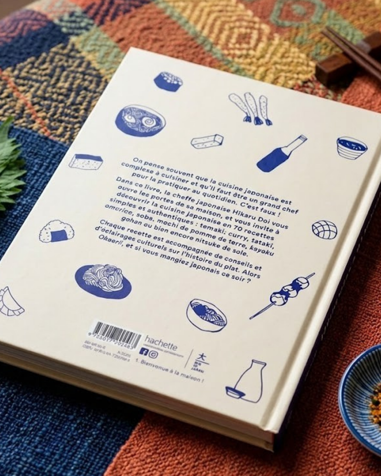 Couverture du livre Okaeri avec des motifs japonais colorés