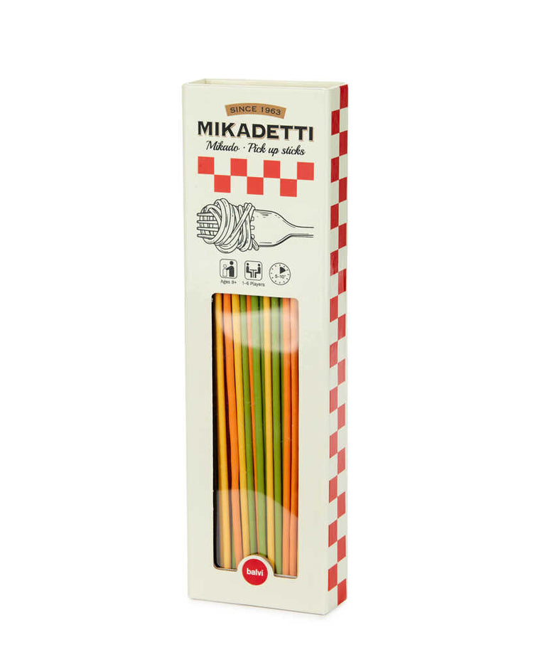 Mikado Pasta en forme de spaghettis sur fond blanc