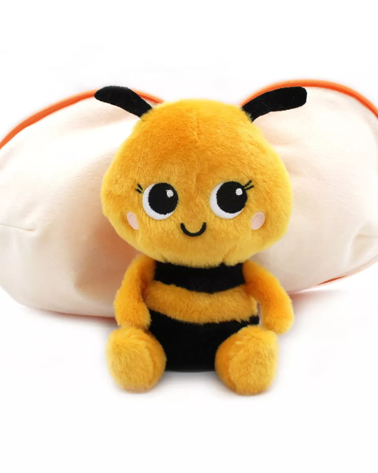 Peluche Buzzet l'Abeille en position assise, détails de la texture