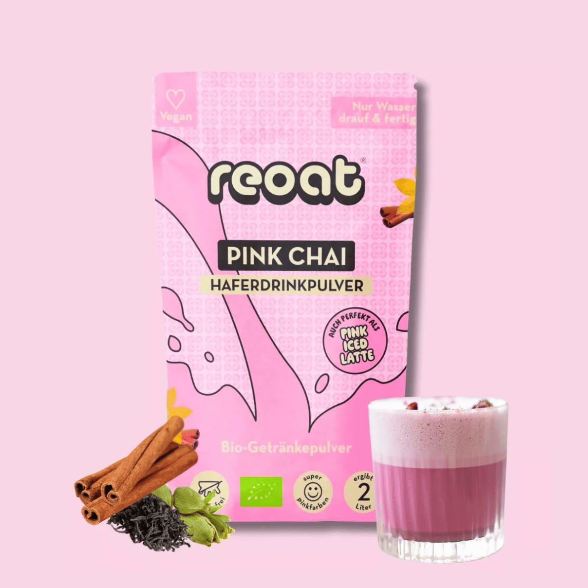 Kit Pink Chai latte avec une texture crémeuse et mousseuse