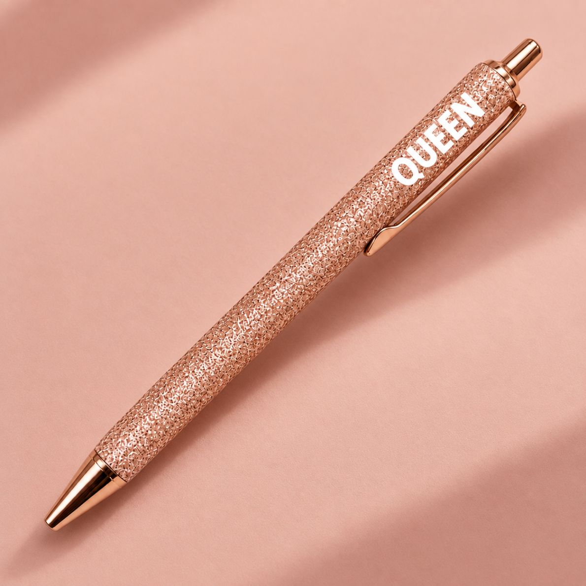 Stylo à paillettes Queen avec un fini rose gold brillant