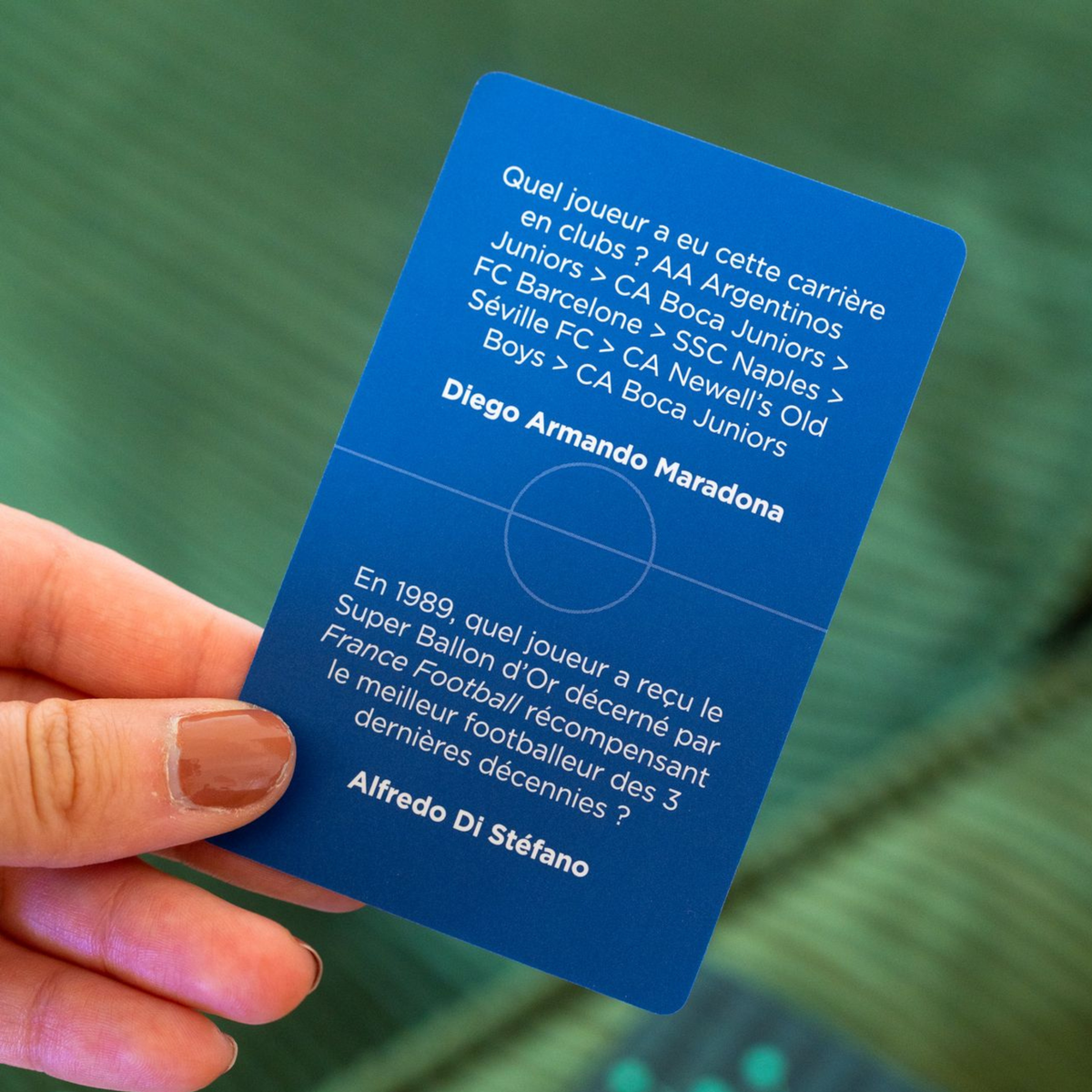 Jeu de cartes Tiki Taka avec illustrations de football dynamiques