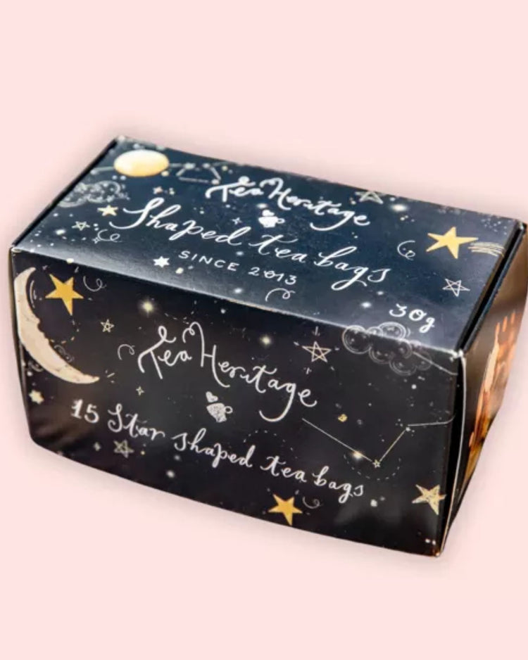 Coffret de 15 thés en forme d'étoiles sur fond clair.