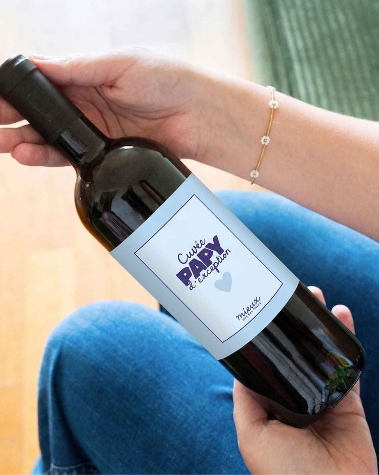 Bouteille de vin rouge avec étiquette Papy d'exception