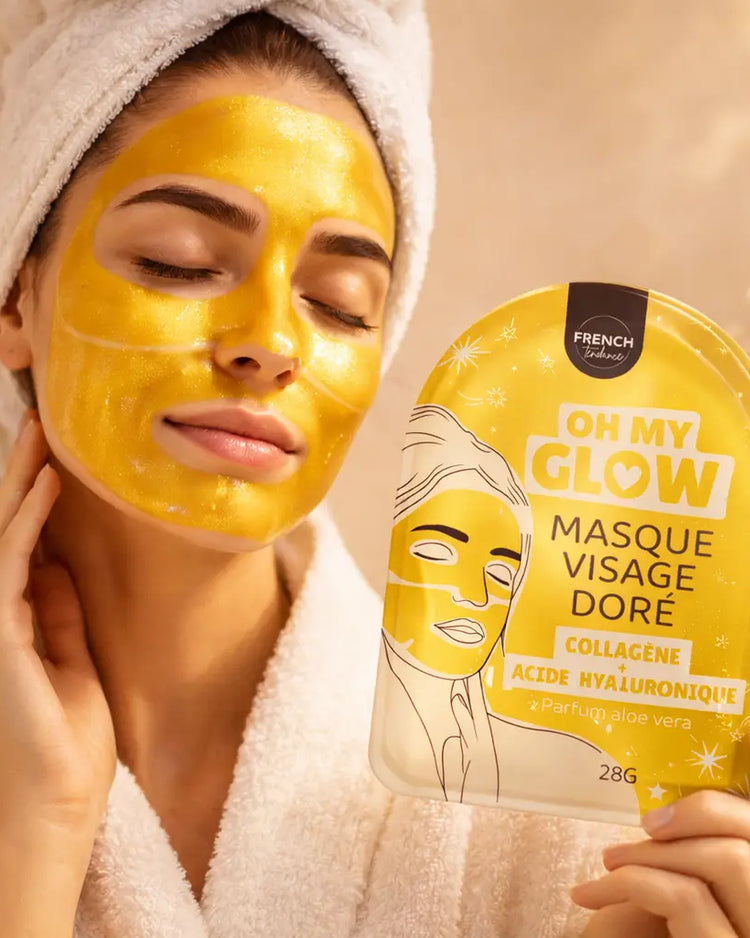 Masque visage doré avec texture lisse et brillante