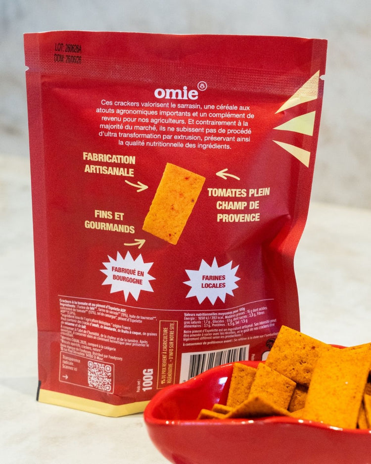 Crackers bio à la tomate avec texture croustillante
