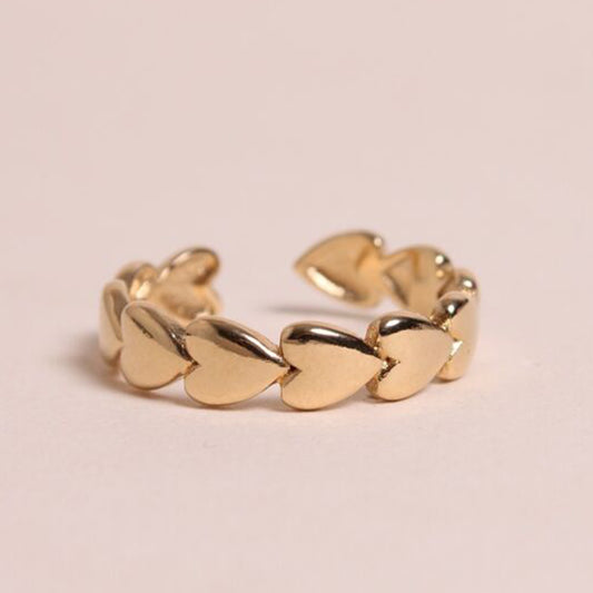 Bague Enola en plaqué or avec motifs de coeurs délicats