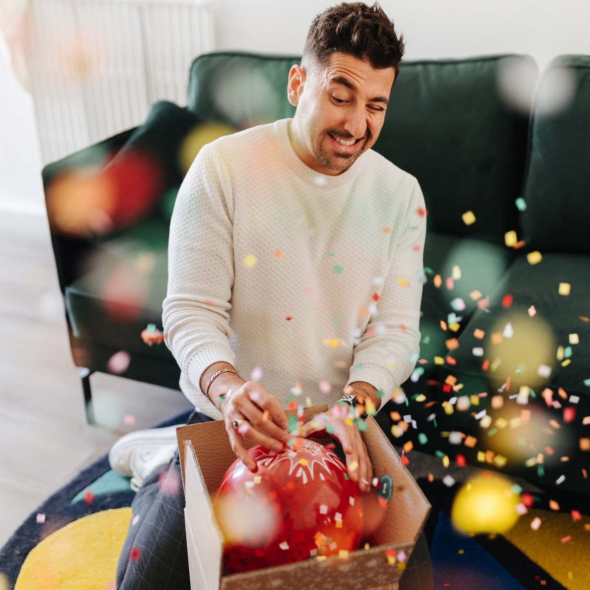 BAM Box remplie de confettis colorés pour anniversaire