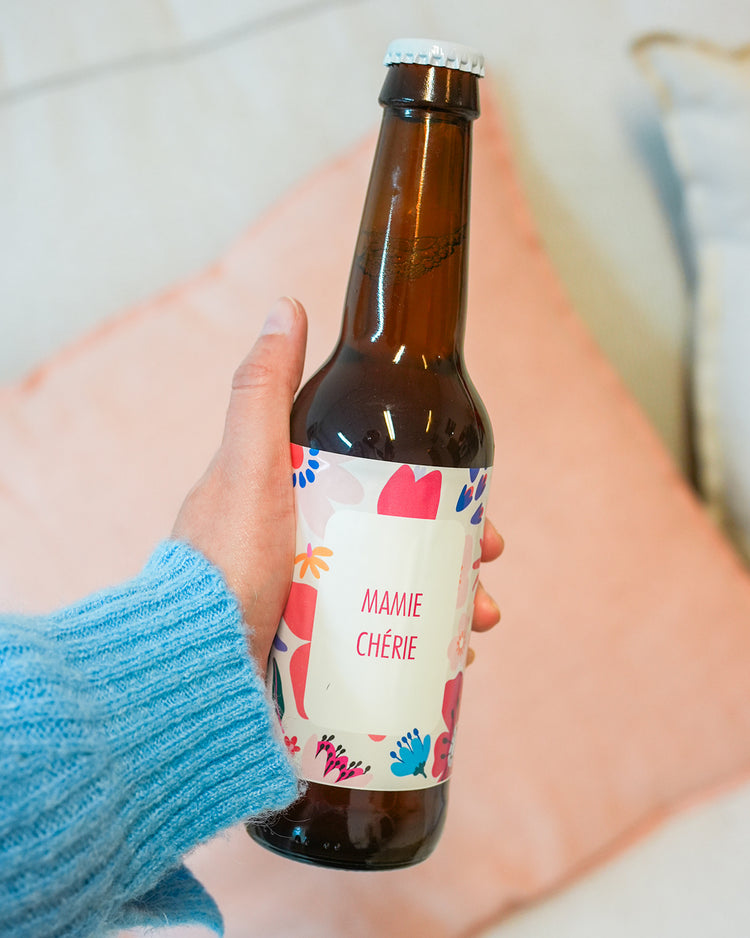 Bière Mamie Chérie avec étiquette colorée et design vintage
