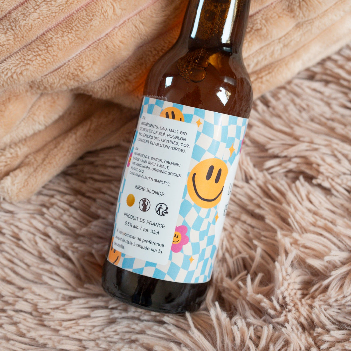 Bière Réconfort avec étiquette colorée et design pétillant