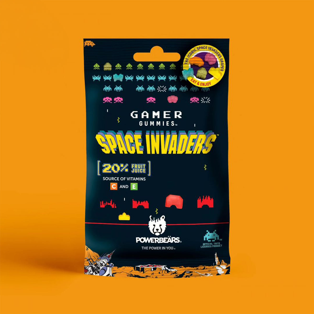 Bonbons Space Invaders en forme d'aliens colorés sur fond clair.