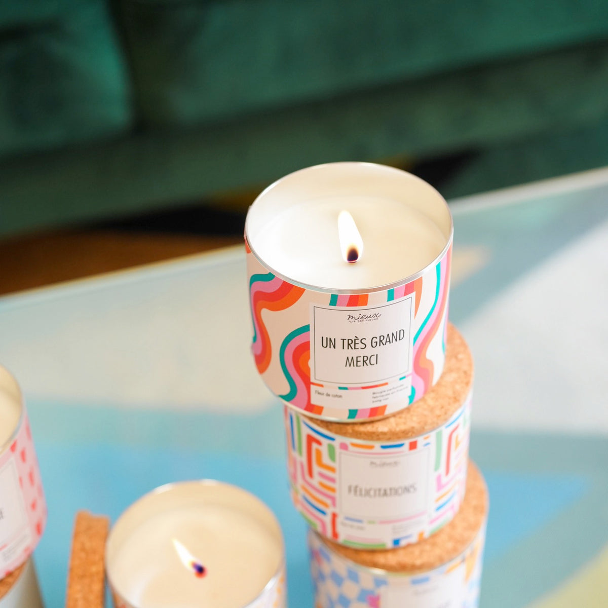 Bougie à message avec motif floral sur le verre