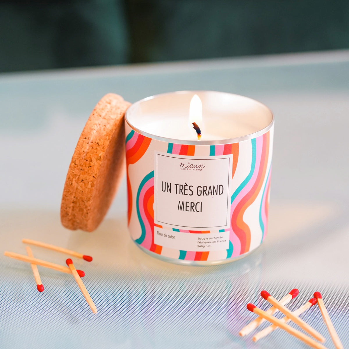 Bougie à message avec motif floral sur le verre