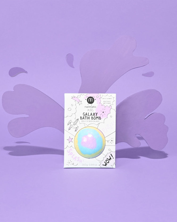 Bombe de bain Galaxy avec motifs étoilés et texture effervescente.