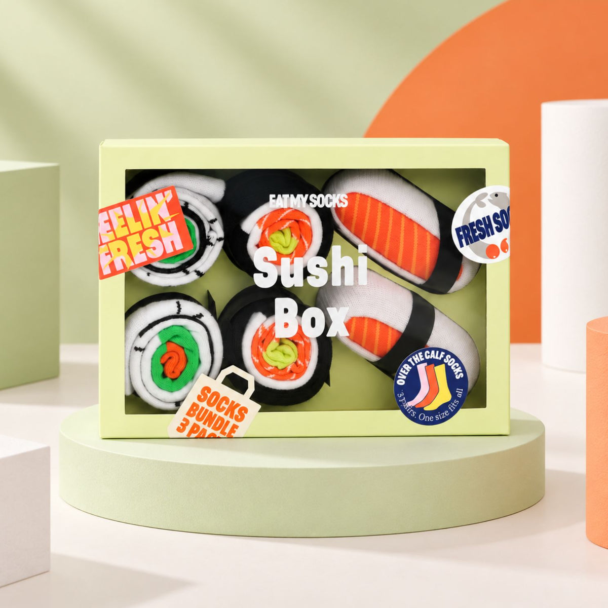 Chaussettes en forme de sushi dans une boîte colorée
