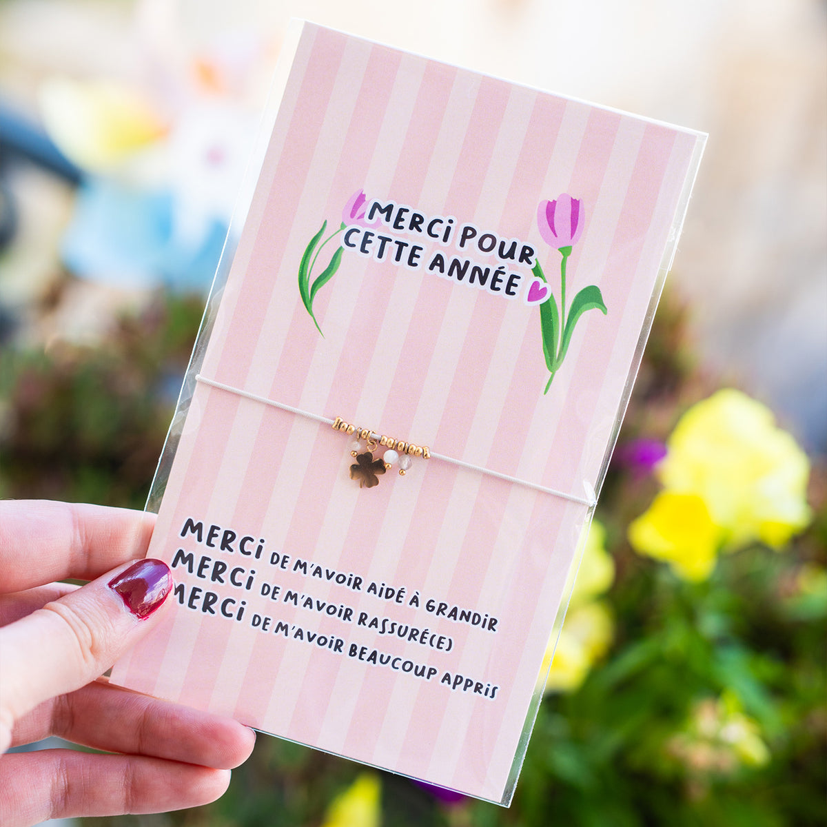 Bracelet fin avec motif trèfle et message de remerciement