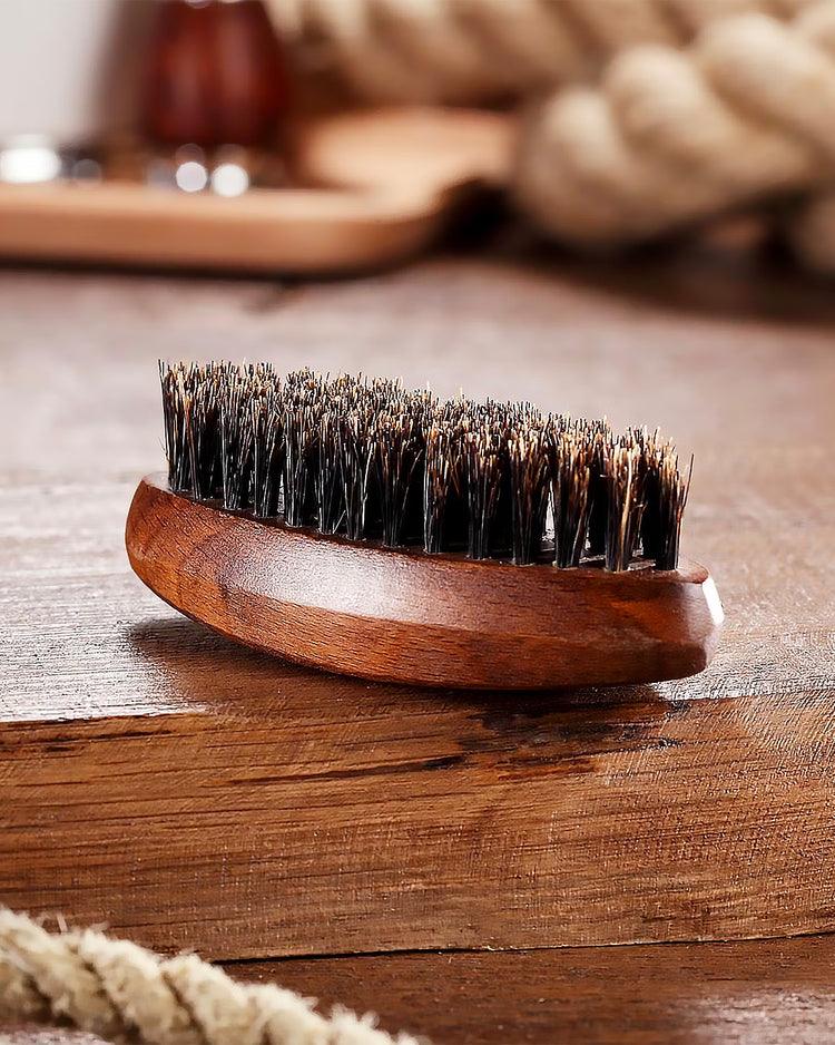 Brosse à barbe en bois avec poils en sanglier et nylon