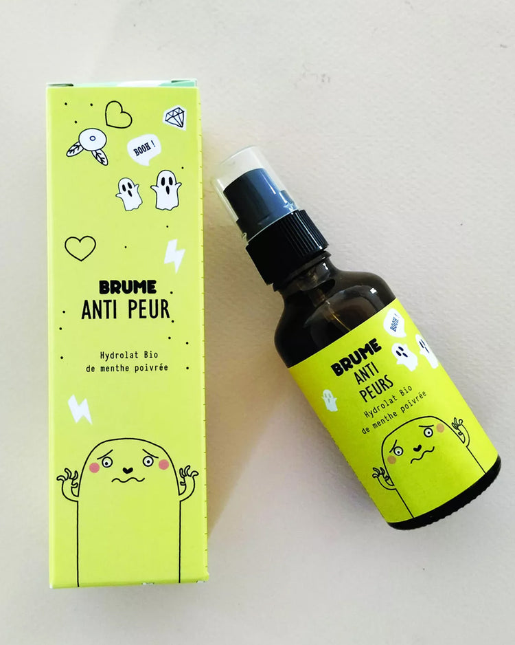 Flacon de brume anti-peur avec vaporisateur en gros plan.